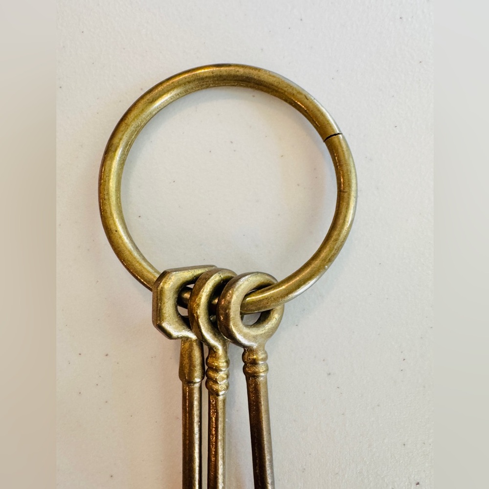 Vintage Brass Skeleton Keys on Ring - Retro Home Decor - Picture 5 of 7